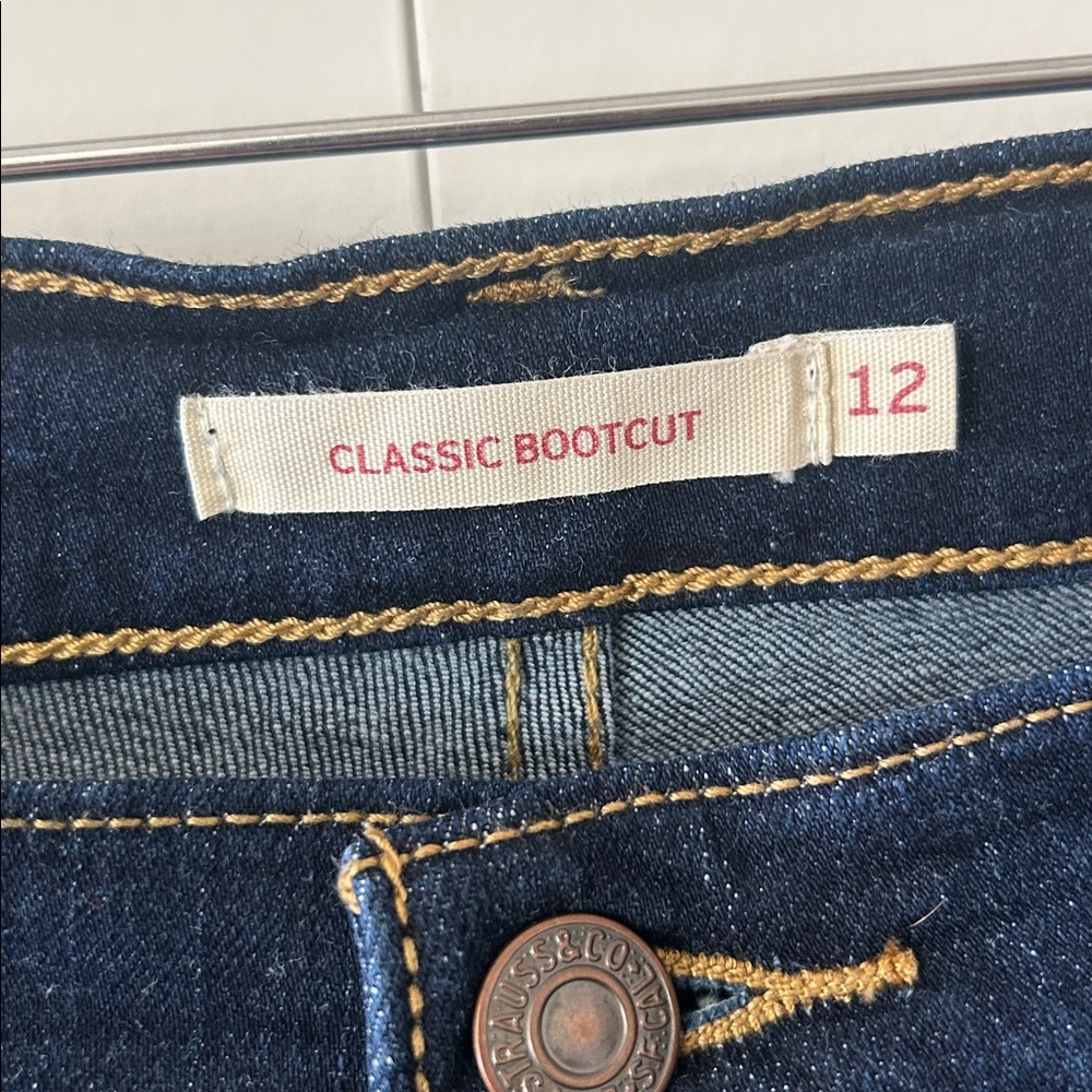 Levi’s Dark Wash Classic Bootcut Jeans Sz 31W/32L - Picture 4 of 9